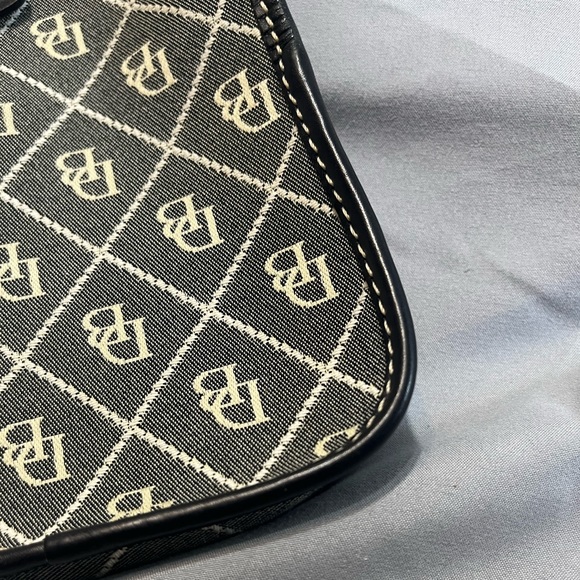 EUC Dooney and Bourke wristlet - Picture 3 of 13